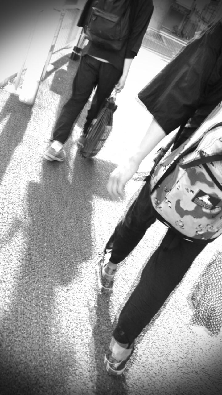 ↑六孫王寺に向かいながら、道先で宿交渉中！<br>
ひたすら歩いています。<br>
これから三人別行動で、宿交渉開始です。（チーム口だけ脱藩組）<br><br> | 授業　時間割 | 東京校ブログ | 大学生・既卒生の就活・起業支援や人間力を鍛える志塾、ＪＶＵ・日本ベンチャー大學