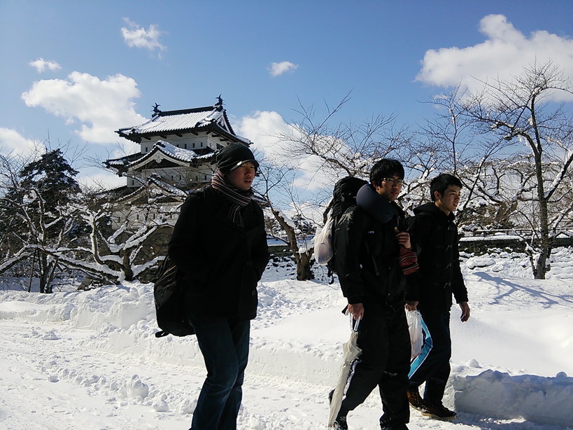 津軽藩の弘前城を見学。<br>
松陰室の見学に向けて足早に勉強。<br><br> | 授業　時間割 | 東京校ブログ | 大学生・既卒生の就活・起業支援や人間力を鍛える志塾、ＪＶＵ・日本ベンチャー大學