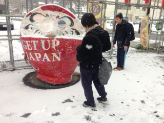 朝の気仙沼横丁に来ました。<br>
綺麗になってきているように見える気仙沼ですが、<br>
震災前と後では全く活気が違うようです。<br><br> | 授業 時間割 | 東京校ブログ | 大学生・既卒生の就活・起業支援や人間力を鍛える志塾、JVU・日本ベンチャー大學