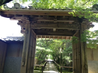 ↑(お昼時点)<br>
今夜の宿交渉です。お寺や神社を6件ほどお願いに周りましたが、<br>
まだ決まっておりません。<br>
宿交渉で訪れた場所の様子です。<br><br> | 授業 時間割 | 東京校ブログ | 大学生・既卒生の就活・起業支援や人間力を鍛える志塾、JVU・日本ベンチャー大學